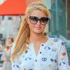 Paris Hilton fait du shopping à Beverly Hills. Paris porte 4 iphone dans sa main droite! Le 15 mars 2016