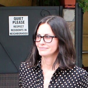 Courtney Cox quitte un restaurant à West Hollywood le 29 juin 2015.