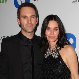 Courteney Cox et son fiancé Johnny McDaid - Soirée de Warner Music Group lors des Grammy Awards au Chateau Marmont à Los Angeles, le 8 février 2015.