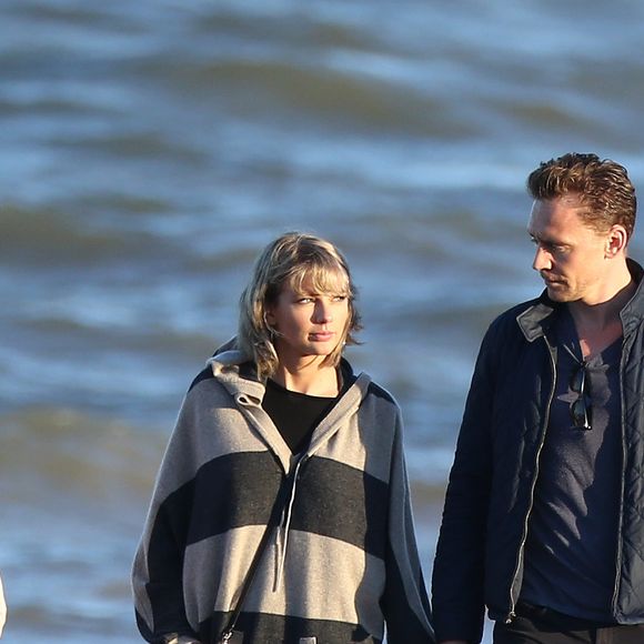Exclusif - Taylor Swift et son nouveau compagnon Tom Hiddleston arrivent en jet privé à Stansted, le 25 juin 2016.