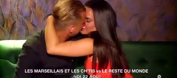 Milla et Vincent s'embrassent dans le pré-générique des "Marseillais et les Ch'tis VS Le reste du monde", août 2016