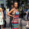Alessandra Ambrosio vue en plein tournage à Rio de Janeiro, porte une robe Tommy Hilfiger (collection printemps-été 2016). Le 9 août 2016.