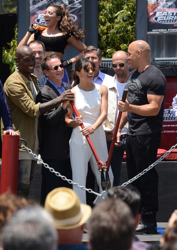 Tyrese Gibson,Larry Kurzweil, Michelle Rodriguez, Jason Statham et Vin Diesel - Inauguration du Fast & Furious Supercharged Ride aux Studios Universal à Los Angeles le 23 juin 2015.