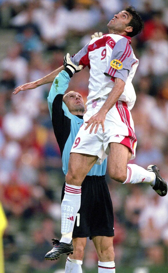 Hakan Sukur lors de l'Euro 2000.