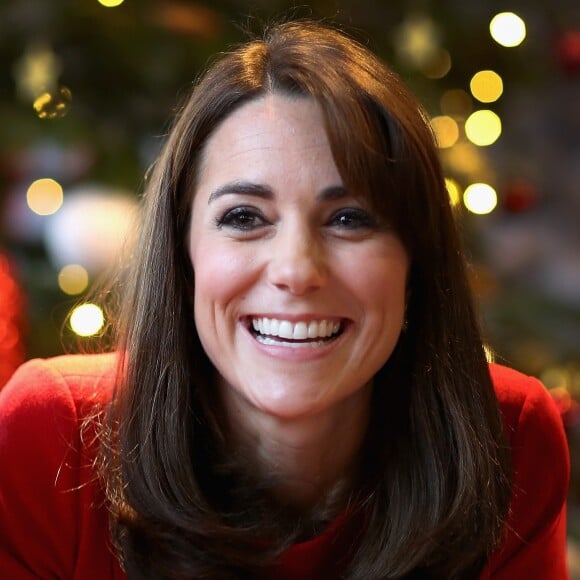 La duchesse Catherine de Cambridge a pris part à une séance de thérapie par la musique lors de la fête de Noël de l'école du Anna Freud Centre à Londres, le 15 décembre 2015.