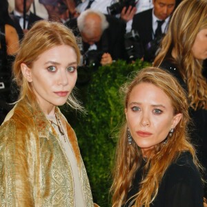 Les jumelles Mary-Kate et Ashley Olsen - Soirée Costume Institute Benefit Gala 2016 (Met Ball) sur le thème de "Manus x Machina" au Metropolitan Museum of Art à New York, le 2 mai 2016.