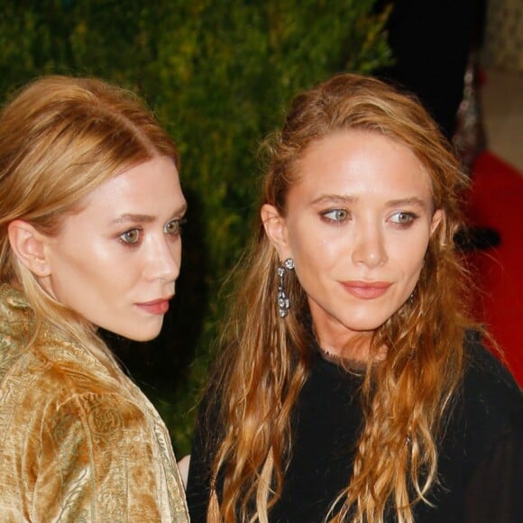 Les jumelles Mary-Kate et Ashley Olsen - Soirée Costume Institute Benefit Gala 2016 (Met Ball) sur le thème de "Manus x Machina" au Metropolitan Museum of Art à New York, le 2 mai 2016.