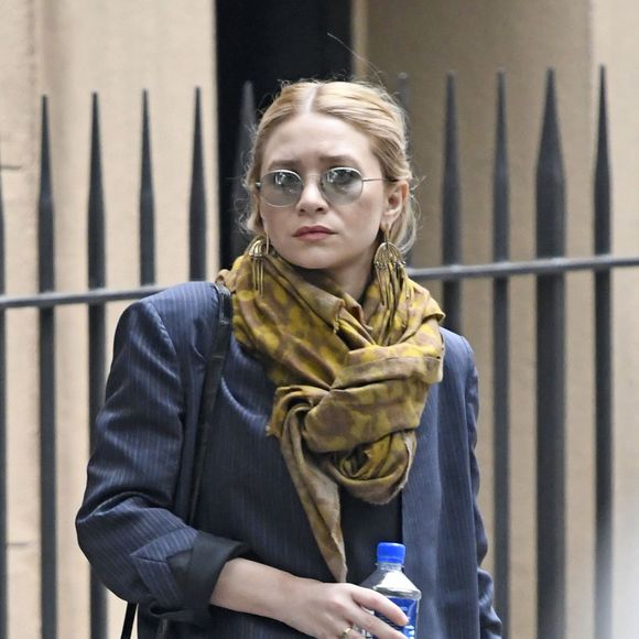 Ashley Olsen dans la rue à New York devant son appartement le 18 mai 2016.