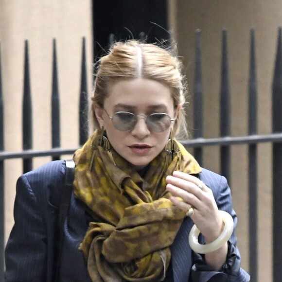 Ashley Olsen dans la rue à New York devant leur appartement le 18 mai 2016.