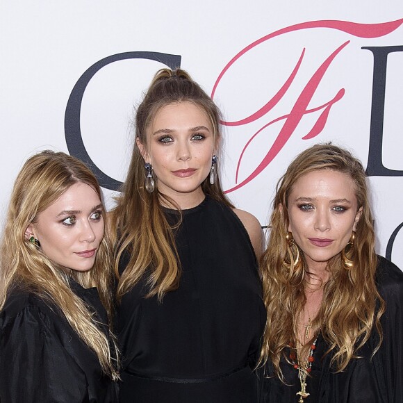 Les soeurs Ashley Olsen, Elizabeth Olsen et Mary-Kate Olsen lors des CFDA Fashion Awards 2016 à New York, le 6 juin 2016.