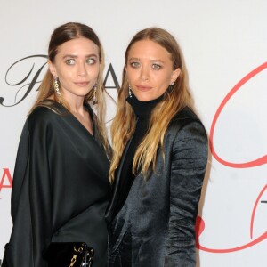 Mary-Kate Olsen et sa soeur jumelle Ashley Olsen - People à la soirée des CFDA Fashion Awards 2015 au Lincoln Center à New York, le 1er juin 2015.