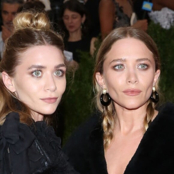 Mary-Kate et Ashley Olsen - Soirée Costume Institute Gala 2015 (Met Ball) au Metropolitan Museum célébrant l'ouverture de Chine: à travers le miroir à New York, le 4 mai 2015.