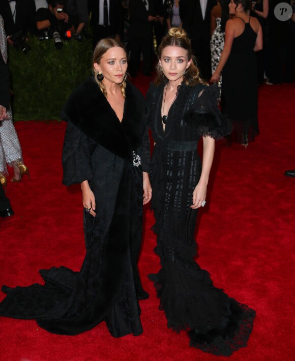 Mary-Kate Olsen et sa soeur Ashley Olsen - Soirée Costume Institute Gala 2015 (Met Ball) au Metropolitan Museum, célébrant l'ouverture de Chine: à travers le miroir à New York. Le 4 mai 2015.