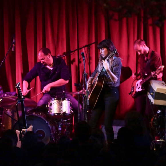 Lou Doillon en concert au Bush Hall à Londres, le 27 avril 2016.