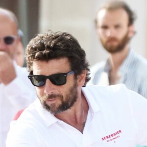 Patrick Bruel - Tournoi de pétanque des célébrités organisé par la maison Sénéquier sur la place des Lices à Saint-Tropez le 19 août 2016.