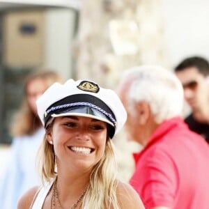 Patrick Bruel, Sophie Tapie et guest - Tournoi de pétanque des célébrités organisé par la maison Sénéquier sur la place des Lices à Saint-Tropez le 19 août 2016.