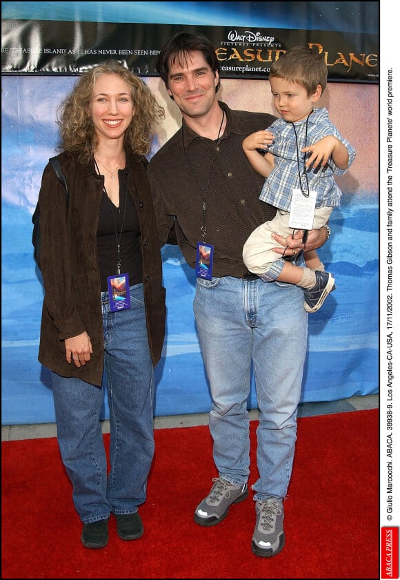 Thomas Gibson, son épouse Christine et leur fils James à Los Angeles le 17 novembre 2002
