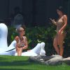 Jasmine Sanders et Hrush Achemyan, amies de Kim Kardashian, profitent d'une journée ensoleillée à la Casa Aramara. Punta Mita, le 20 août 2016.