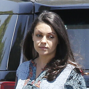Mila Kunis enceinte se promène dans les rues de Los Angeles, le 24 août 2016