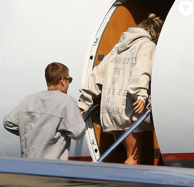 Justin Bieber et Sofia Richie montent dans un jet privé à Van Nuys (Los Angeles) le 26 août 2016