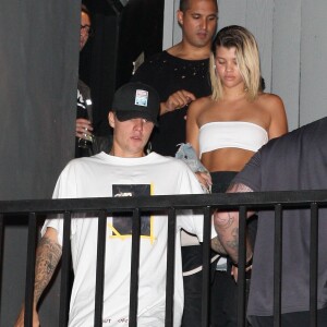 Justin Bieber rejoint Sofia Richie pour ses 18 ans au restaurant Doheny Room à Los Angeles le 24 août 2016