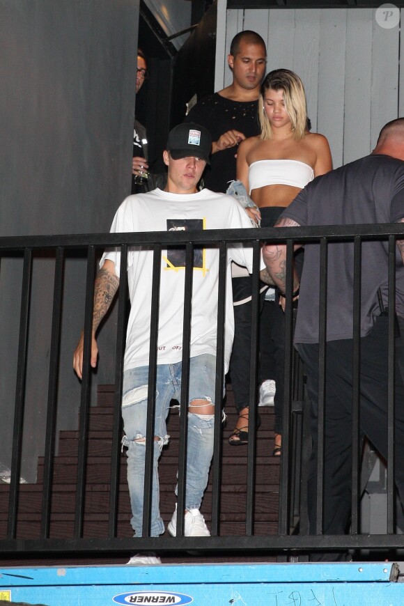 Justin Bieber rejoint Sofia Richie pour ses 18 ans au restaurant Doheny Room à Los Angeles le 24 août 2016