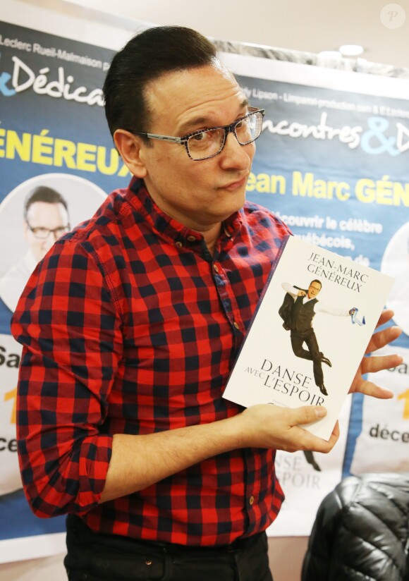 Exclusif - Jean-Marc Généreux, membre du jury de de "Danse avec les stars" dédicace son livre "Danse avec l'espoir" au centre culturel E. Leclerc à Rueil-Malmaison, le 19 décembre 2015