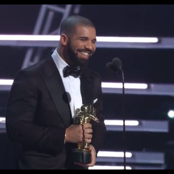 Drake et Rihanna sur la scène des MTV Music Video Awards 2016, au Madison Square Garden à New York le 28 août 2016