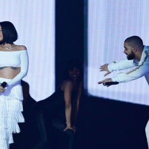 Rihanna et Drake - Cérémonie des BRIT Awards 2016 à l'O2 Arena à Londres, le 24 février 2016. 24 February 2016.