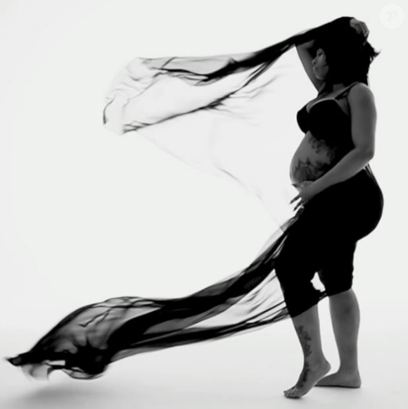 Blac Chyna enceinte, lors d'un shooting photo pour le magazine Elle USA. Image extraite d'une vidéo publiée sur Instagram, le 30 août 2016