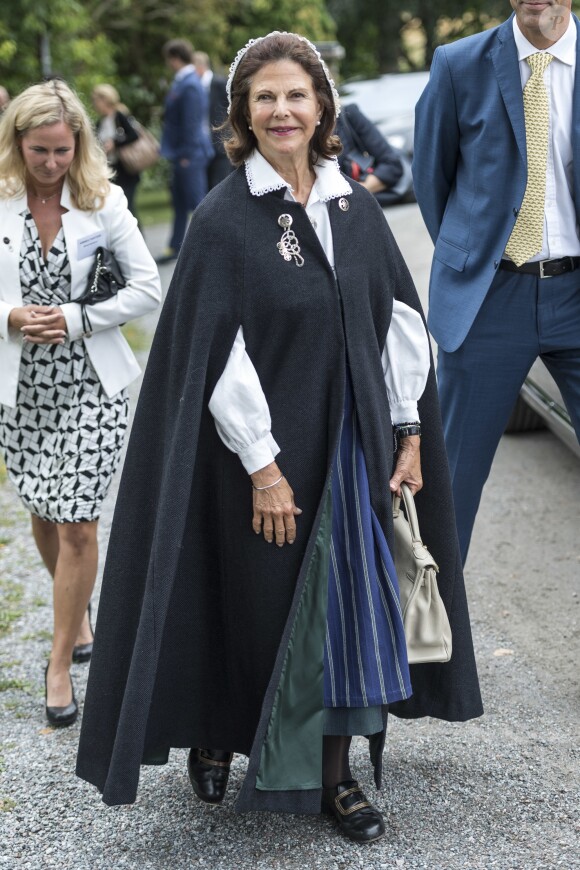 La reine Silvia de Suède assiste à la Journée dédiée au respect des personnes âgées dans le parc du palais Ekebyhov à Ekerö, en Suède, le 31 août 2016.