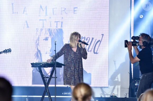 Louane Emera - Solidays "Summer of Love" à l'hippodrome de Longchamp à Paris le 26 juin 2016. © Lionel Urman / Bestimage
