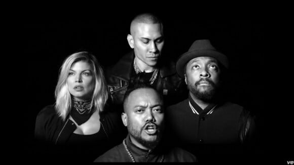 Kendall et Kris Jenner, Snoop Dogg : Les stars chantent avec les Black Eyed Peas