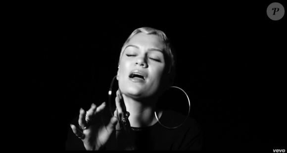 Jessie J. reprend le titre Where Is The Love? des Black Eyed Peas. Image extraite d'une vidéo publiée sur Youtube, le 1er septembre 2016