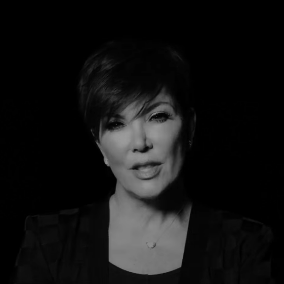 Kris Jenner reprend le titre Where Is The Love? des Black Eyed Peas. Image extraite d'une vidéo publiée sur Youtube, le 1er septembre 2016