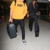 La famille Beckham arrive à l'aéroport de LAX à Los Angeles. David Beckham tient la main de sa fille Harper, Brooklyn marche aux côtés de sa mère Victoria, le petit Cruz porte tout seul sa guitare XXL et Romeo porte son skateboard. Le 29 août 2016