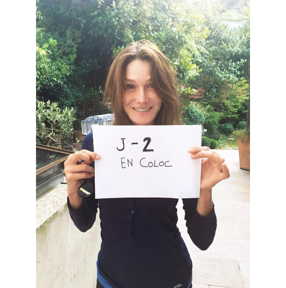 Carla Bruni se mobilise pour la promotion de En Coloc, la nouvelle web-série de Capucine Anav, qui sera diffusée sur Youtube, le 4 septembre prochain. Image publiée sur Instagram le 2 septembre 2016