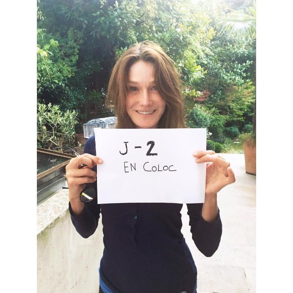 Carla Bruni se mobilise pour la promotion de En Coloc, la nouvelle web-série de Capucine Anav, qui sera diffusée sur Youtube, le 4 septembre prochain. Image publiée sur Instagram le 2 septembre 2016