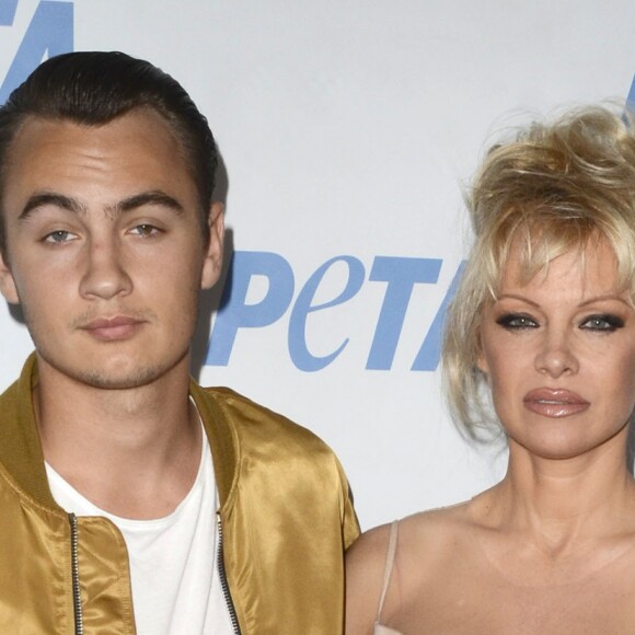 Pamela Anderson et son fils Brandon Lee à la soirée "Launch party for Prince's PETA Song" à Los Angeles le 8 juin 2016.