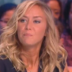 Enora Malagré plus en couple avec Justin, elle dévoile avoir un "nouveau doss" dans "TPMP", lundi 5 septembre 2016, sur C8