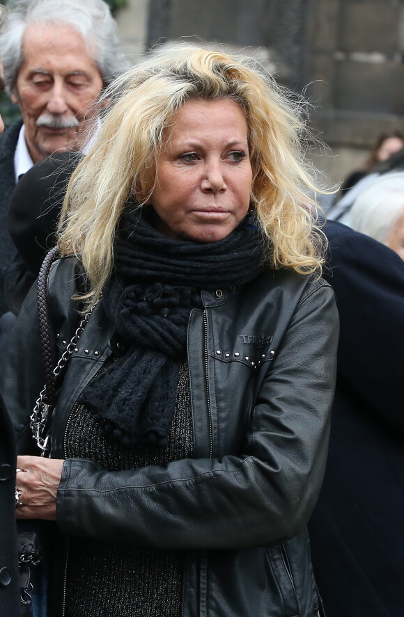 Fiona Gélin - Sortie des obsèques de Danièle Delorme en l'église de Saint-Germain-des Prés à Paris le 23 octobre 2015.