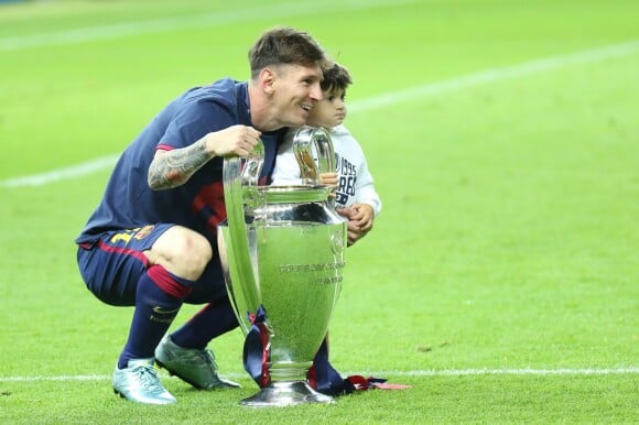 Lionel Messi et son fils Thiago - Le FC Barcelone remporte la Ligue des Champions contre la Juventus à Berlin en Allemagne le 6 juin 2015.