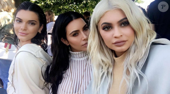 Kendall et Kylie Jenner accompagnent Kim Kardashian à la présentation de la quatrième collection de la marque de Kanye West, Yeezy. Photo publiée sur Snapchat le 7 septembre 2016