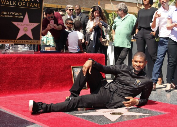 Usher inaugure son étoile sur le Walk of Fame à Hollywood, le 7 septembre 2016.