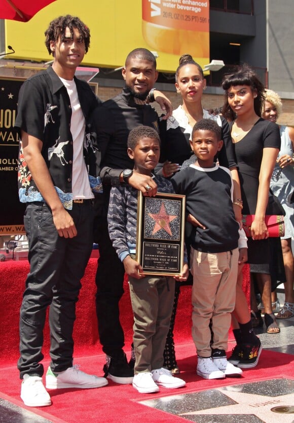 Usher en famille avec sa femme Grace Miguel et ses enfants Naviyd Raymond et Usher Raymond V - Usher inaugure son étoile sur le Walk of Fame à Hollywood, le 7 septembre 2016.