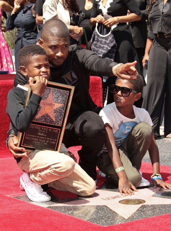 Usher et ses enfants Naviyd Raymond et Usher Raymond V - Usher inaugure son étoile sur le Walk of Fame à Hollywood, le 7 septembre 2016.