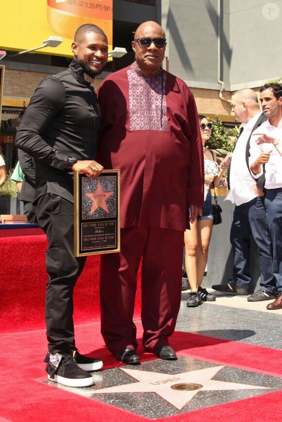 Usher et Stevie Wonder - Usher inaugure son étoile sur le Walk of Fame à Hollywood, le 7 septembre 2016.