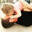  Daniele De Rossi et sa fille Olivia en 2015, photo Instagram de sa compagne Sarah Felberbaum, qui a accouché le 3 septembre 2016 de leur deuxième enfant, Noah. 