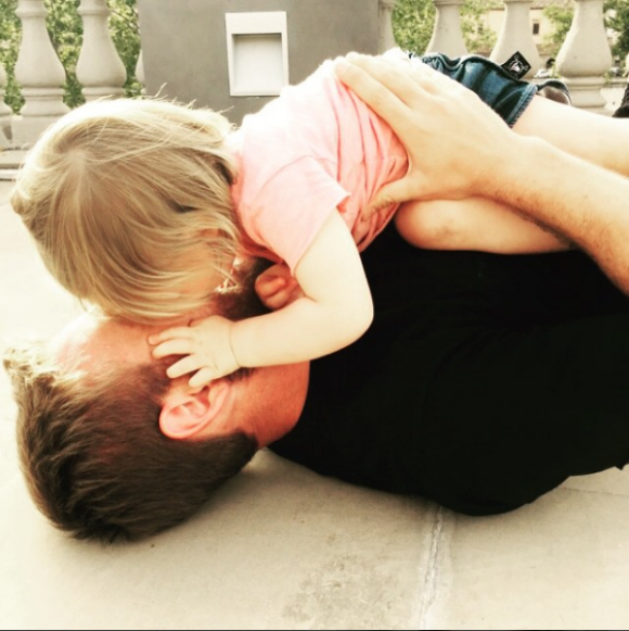 Daniele De Rossi et sa fille Olivia en 2015, photo Instagram de sa compagne Sarah Felberbaum, qui a accouché le 3 septembre 2016 de leur deuxième enfant, Noah.