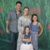 Jodie Sweetin, son fiancé Justin Hodak et ses filles Zoie Laurel May Herpin et Beatrix Carlin Sweetin Coyle lors de la première de "Kubo and the Two Strings" à Universal City, le 14 août 2016.